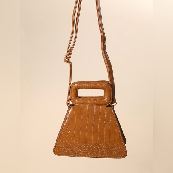 Handbags - NWT Faux alligator vegan leather small purse with strap.  Price firm
